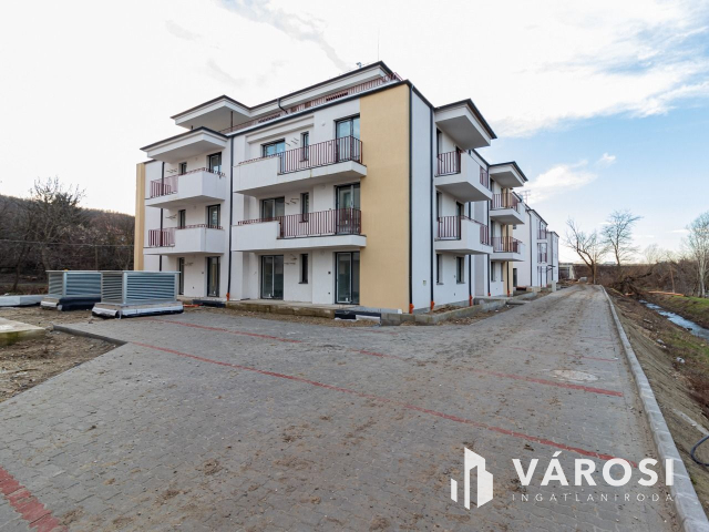 Kulcsrakész lakás Péterhegyen L-F-1