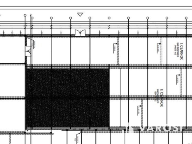 Hódmezővásárhelyen ipari övezetben csarnokok.