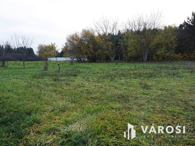 Kedvelt városrészben összközműves telek eladó
