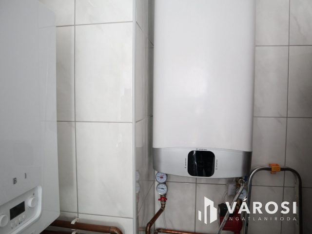 Exkluzív kétgenerációs családi ház Móra városrészen!