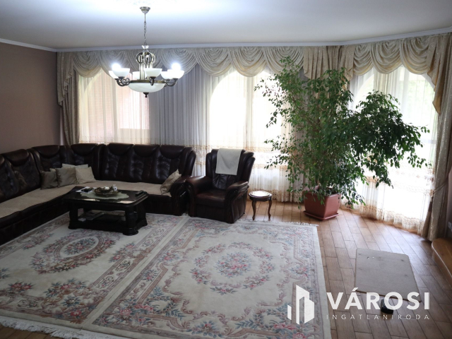 Exkluzív kétgenerációs családi ház Móra városrészen!