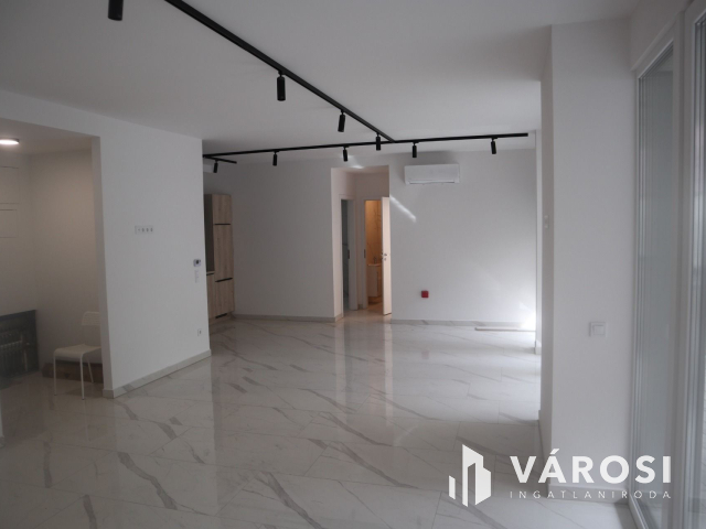 Új építésű, földszinti lakás a belvárosban!