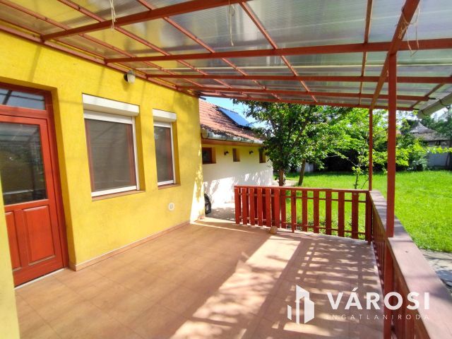 Családi ház + 3 lakás kiváló környéken eladó!