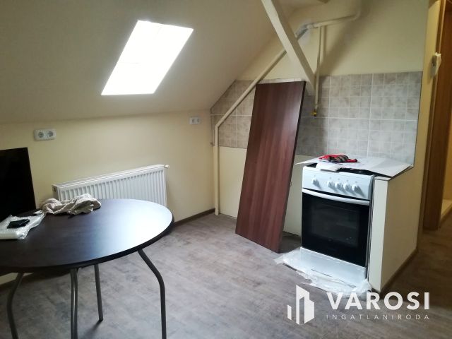 Családi ház + 3 lakás kiváló környéken eladó!