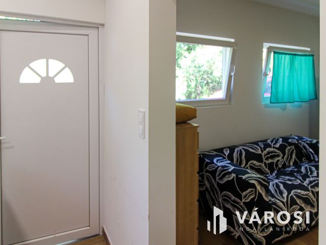 Két különálló ház egy telken