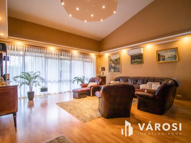 Otthonos álomház a Ráchegyen