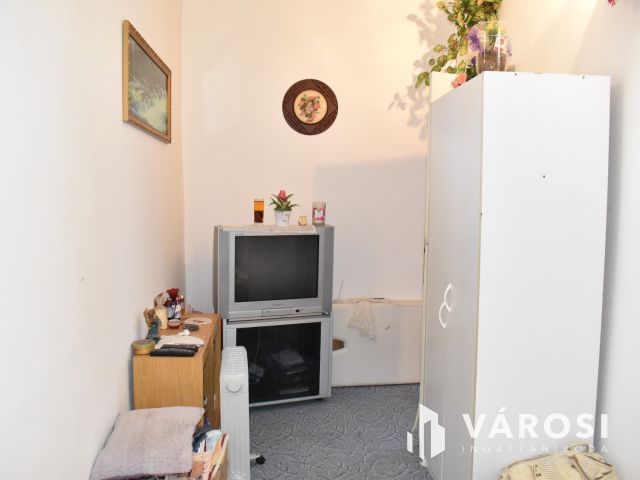 Szép kis kádár kocka a paradicsomban!