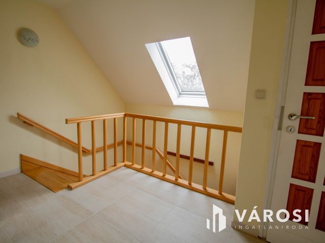 Lentihez közel, kiváló lehetőséggel rendelkező ház eladó!