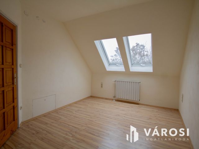 Lentihez közel, kiváló lehetőséggel rendelkező ház eladó!