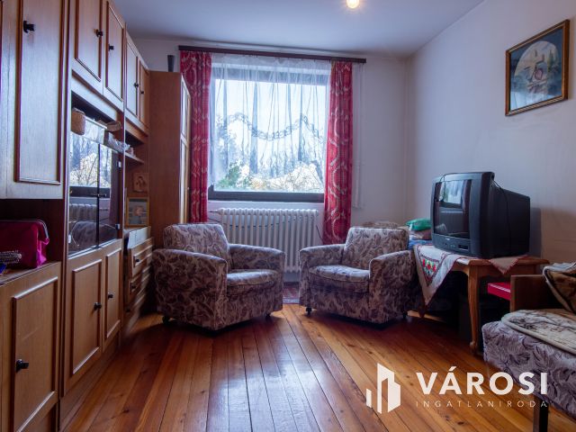 Kertkapcsolatos sorház Budakeszin