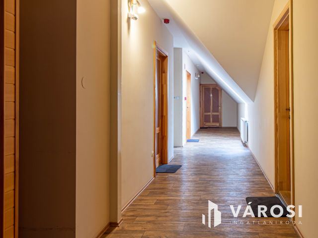 Kiemelkedő befektetési lehetőség Páty központjában!