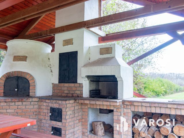 Kiemelkedő befektetési lehetőség Páty központjában!