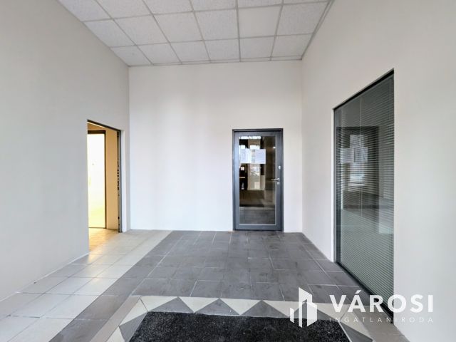 Belvárosi  2 szintes üzlethelyiség kiadó!