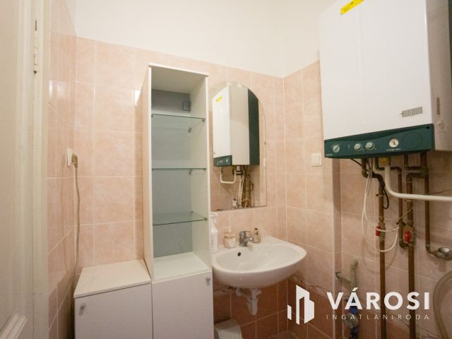 Nagypolgári villa jellegű ház, két önálló lakással