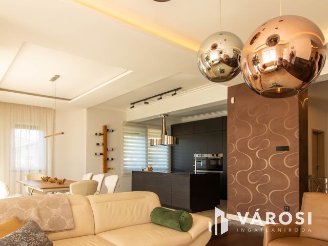 Mediterrán luxusvilla Érd Fenyves-Parkvárosban