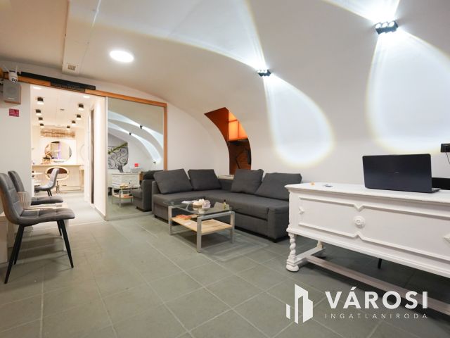 Bevezetett szépségszalon vendégkörrel remek helyen!