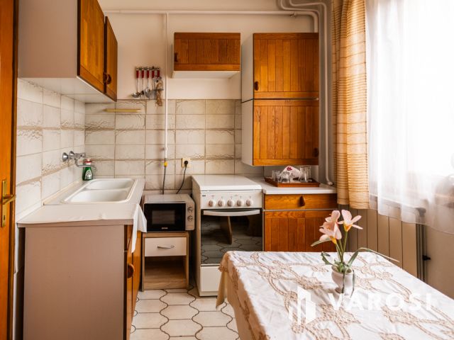 Jó elrendezésű belvárosi sorház kedvező áron