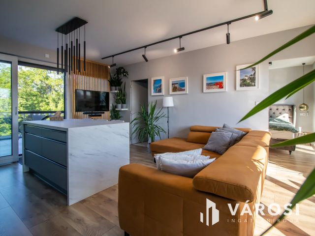 Luxus penthouse lakás Velencén