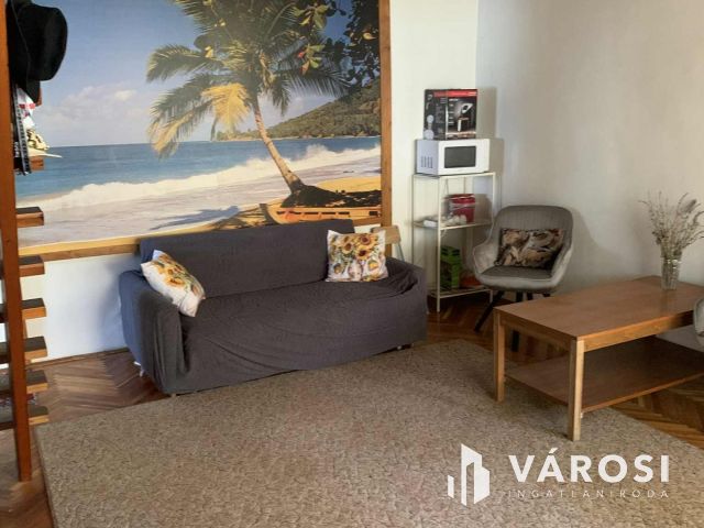 Tiszalökön, közvetlen a Tisza parton nyaraló eladó!