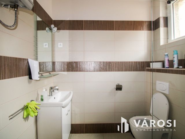 Üzleti lehetőség Kétegyháza központjában, aktív bérlőkkel