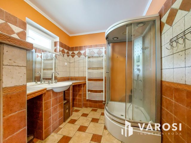 Eladó apartmanház – munkásszállás - nyaralóház