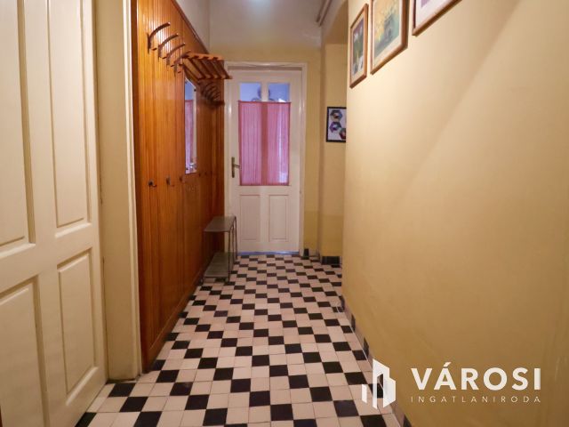 Patinás polgári ház a Kálvin tér közelében