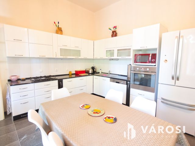 Kivételes hangulatú, belvárosi családi ház eladó