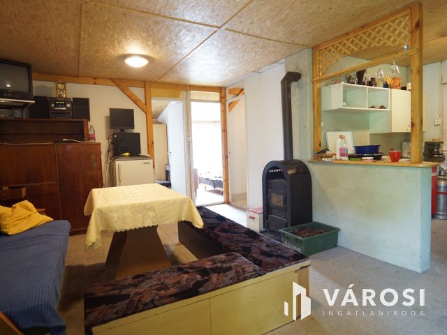 Cserfői hegyen lakható hétvégi ház