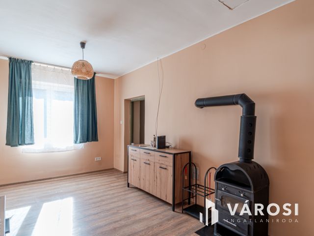 A lengyelek jóbarátok - eladó családi ház -