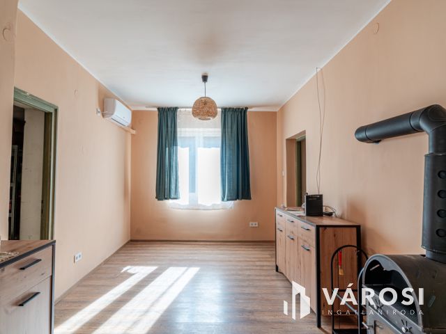 A lengyelek jóbarátok - eladó családi ház -