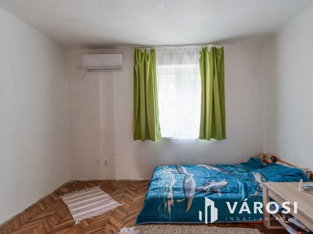 A lengyelek jóbarátok - eladó családi ház -