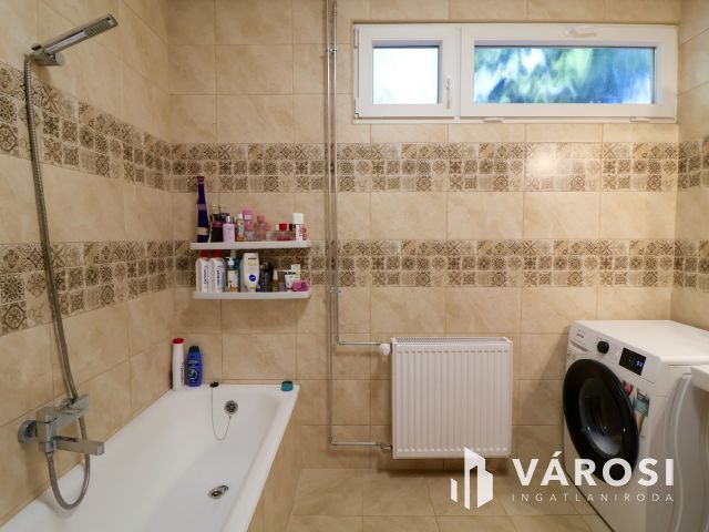 Felújított családi ház az Adyn