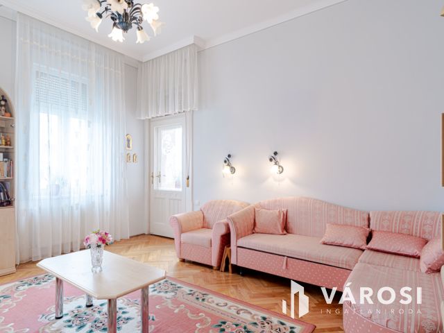 Polgári elegancia, modern kényelem – 1 perc az Anna-kúttól