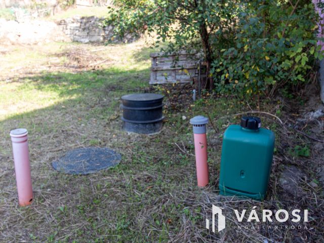 Panorámás telek Úny szívében