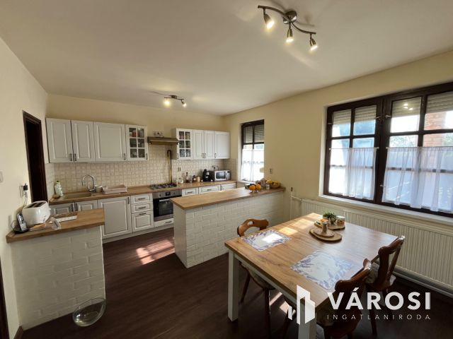 Debrecen Homokertben, Csendes Szép Utcában, Jó Ház Eladó!