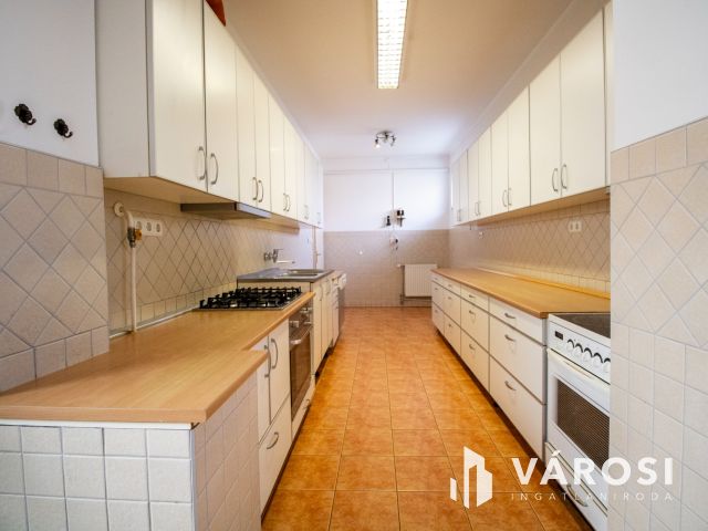 Többfunkciós komplexum Orosháza központjában