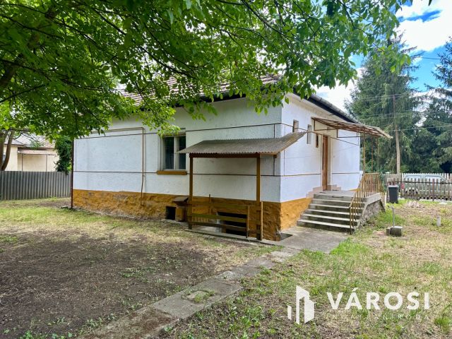 Csendes kertvárosi utcában felújítandó családi ház eladó!