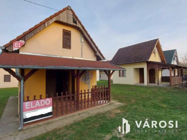 Gyékényesen közel a vízhez kis Házikó