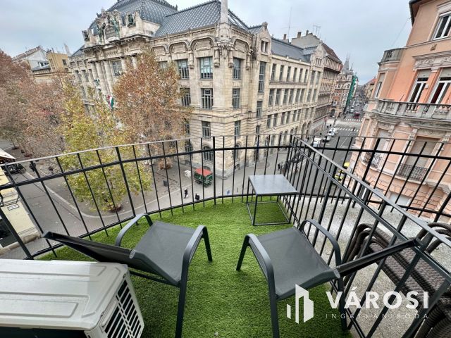 Zeneakadémiával szemben luxuslakás eladó!