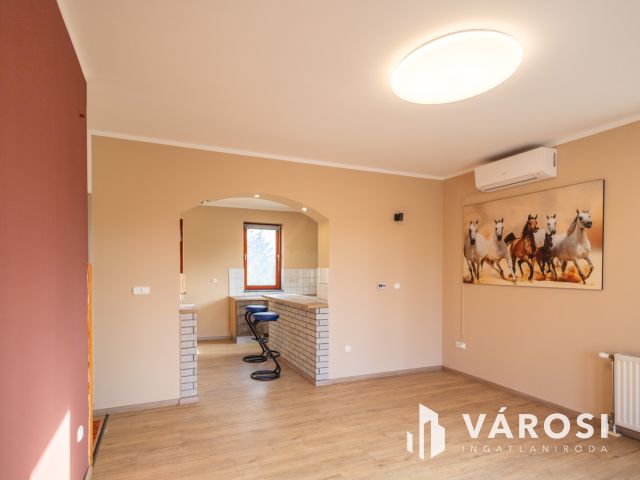 Kéznél a város, közel az autópálya – ideális lokáció