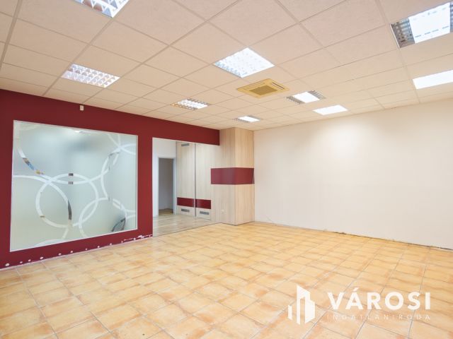 75 m2-es, sok funkciós belvárosi üzlethelyiség kiadó