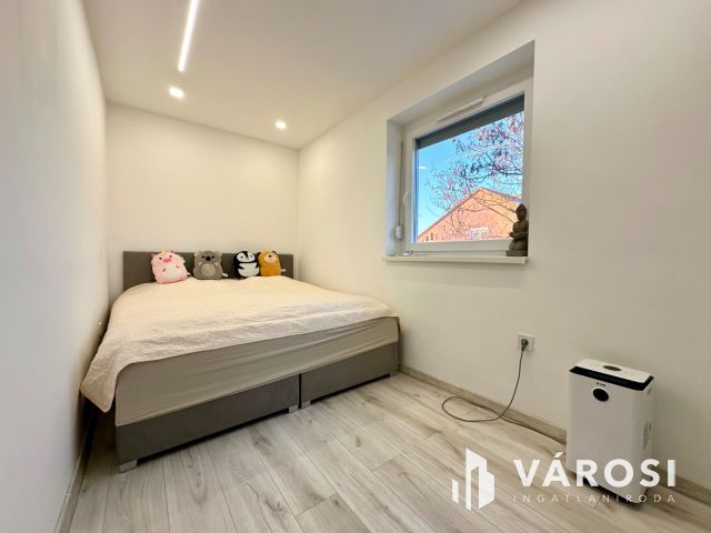 Szerpentin út felső részén felújított lakás eladó!