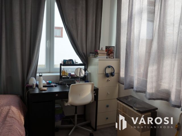 Impozáns lakás kertrésszel kiváló helyen Vásárhelyen