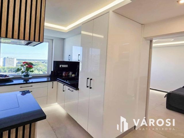 Luxus minőségben felújított panorámás lakás Eladó