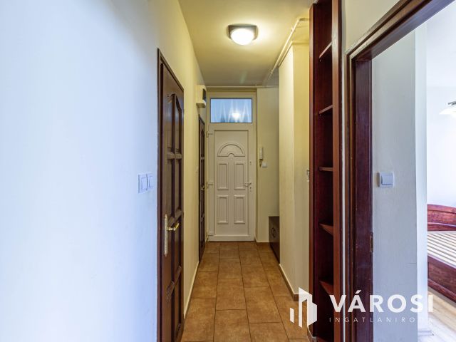 Jó elrendezés a TIK mellett és a belváros határán