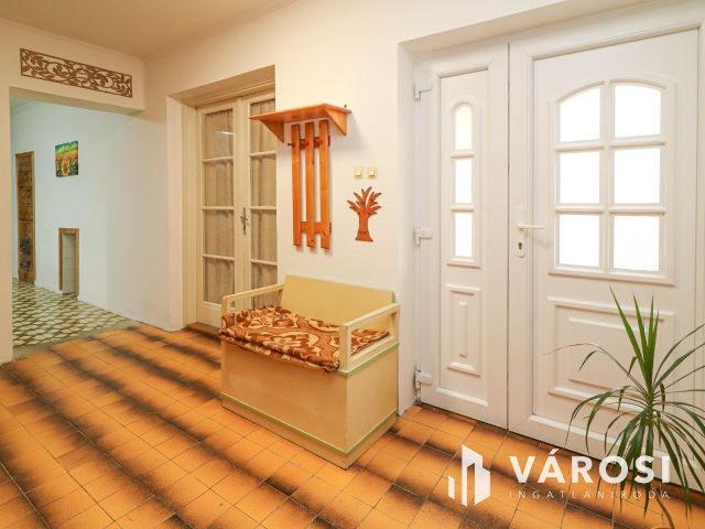 Békésen családi ház tágas telekkel eladó!