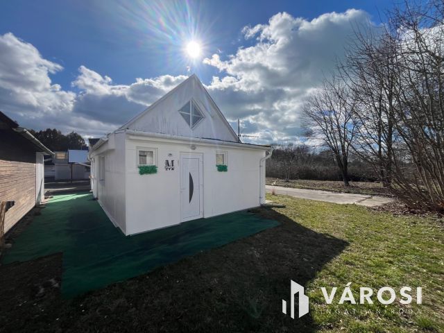 Balatonparti vendéglátó egység