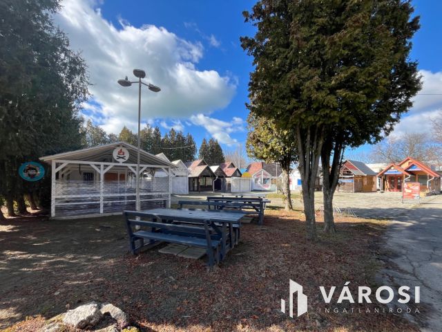 Balatonparti vendéglátó egység