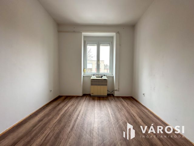 Belváros közelében 3 szobás lakás eladó!