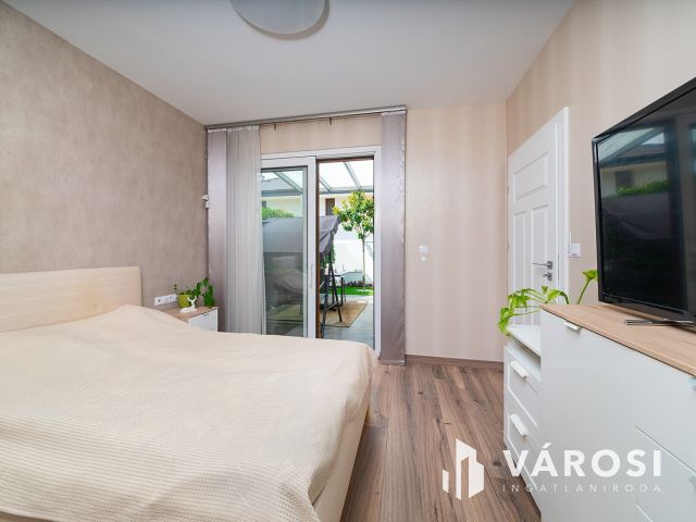 Panorámás luxus családi ház medencével Csömörön eladó!